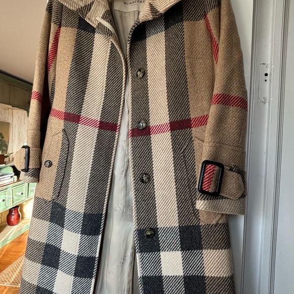 Burberry Classic Plaid Trench Coat with Red Accents - Picture 8 of 12